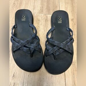 Teva women black/blue woven straps slide flipflops. Size 8